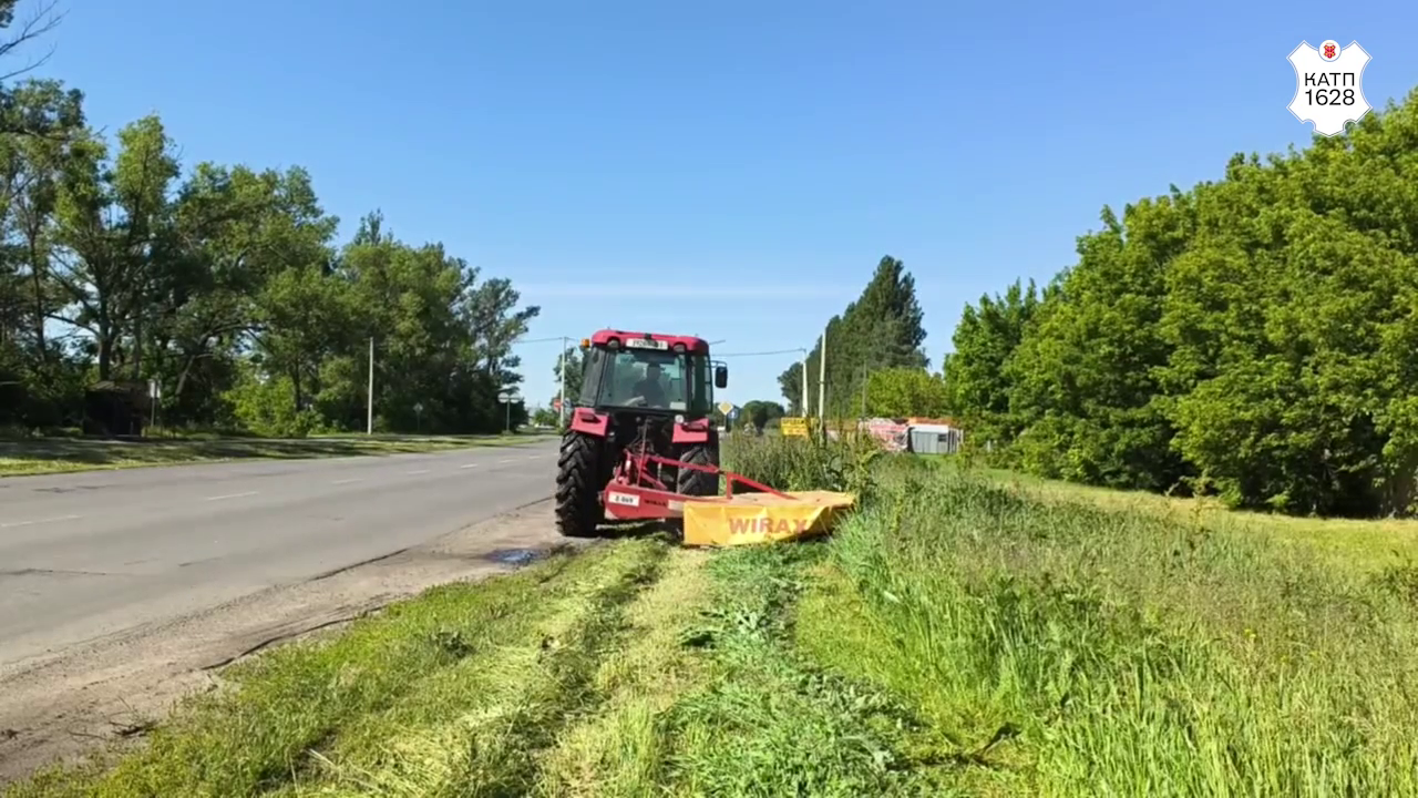 🚜 КАТП-1628 розпочинає механізований покіс трави в Полтаві